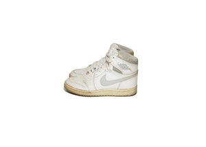 Nike Air Jordan 1 1985 Natural Grey Right Left of Sneaker