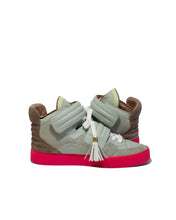 Load image into Gallery viewer, Louis Vuitton Kanye West Patchwork Jaspers Size 7 Left Inside